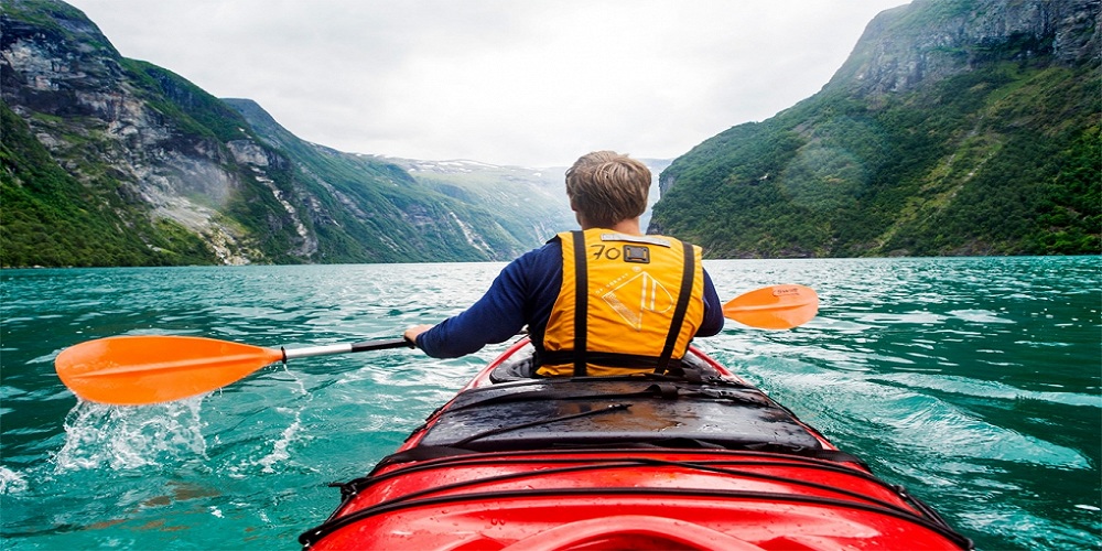 Kayaking Guide for Beginners - Tips and Tricks